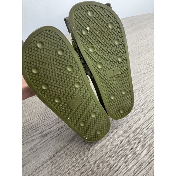 Adidas Adillette Womens Olive Green Metallic Velvet Slide Size 8 Limited Sandals - Picture 5 of 6